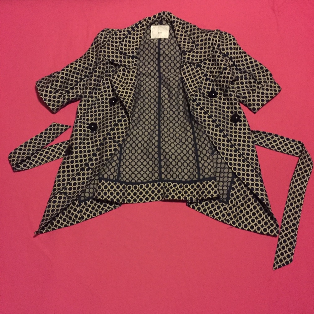 Adorable Lightweight Patterned Coat - image 3